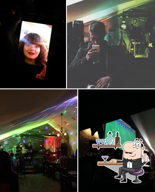 Посмотрите на внутренний интерьер "Джаз & Блюз"