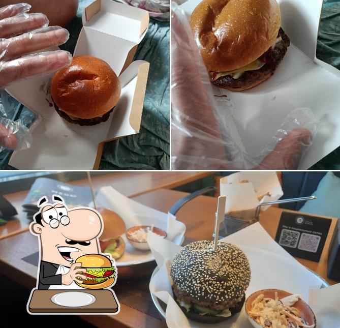 Отведайте гамбургеры в "First House Burger"