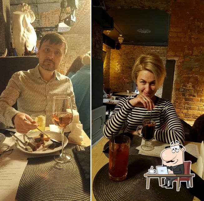 Посмотрите на внутренний интерьер "Забрели"