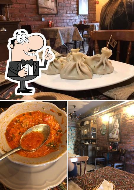 Хинкали, беседы, вино