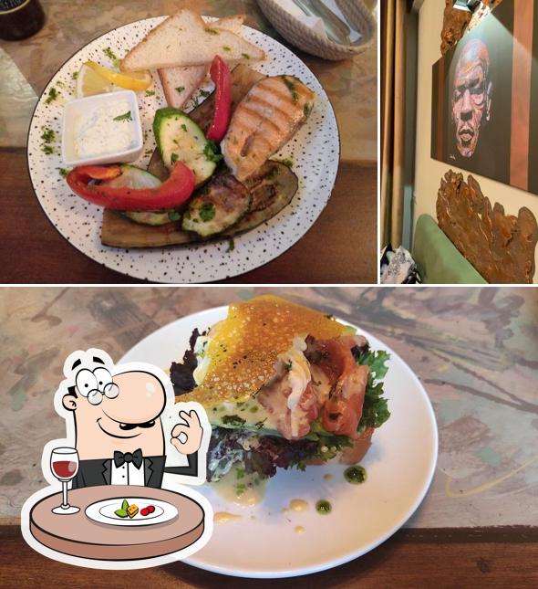 Еда в "Горбушкинъ"