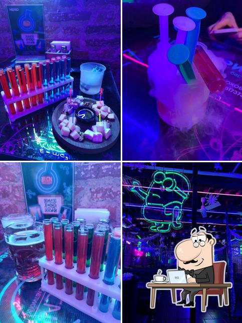 Забронируйте столик в "Неон"