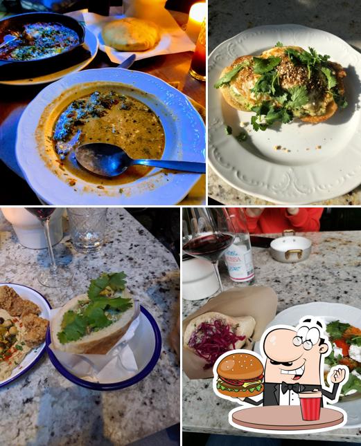 Отведайте гамбургеры в "Saviv израильском бистро"