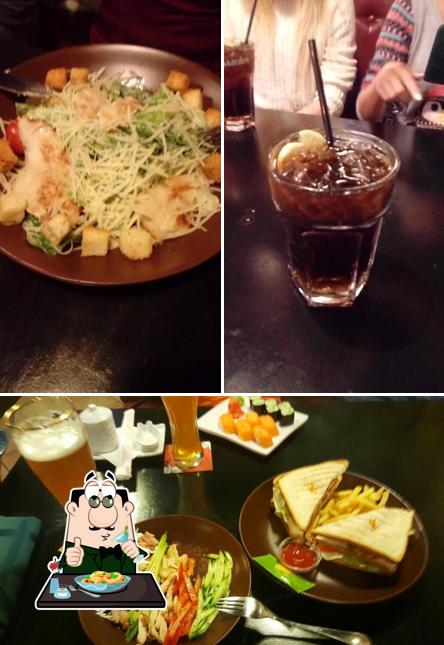 Еда в "Баре Duckstar's"