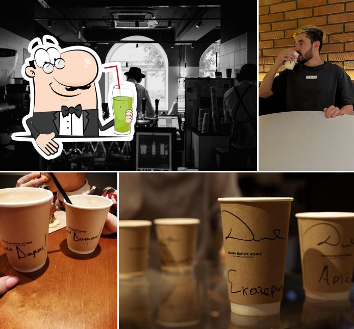 Мама варит кофе