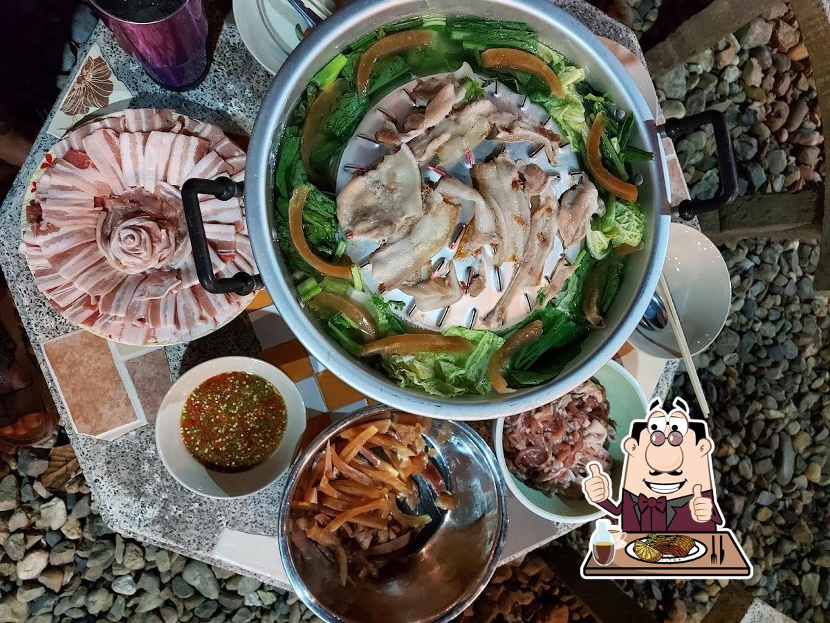 ครัวหวานเจี๊ยบอาหารป่า ก๋วยเตี๋ยวเนื้อตุ๋น หมูตุ๋น ข้าวซอย