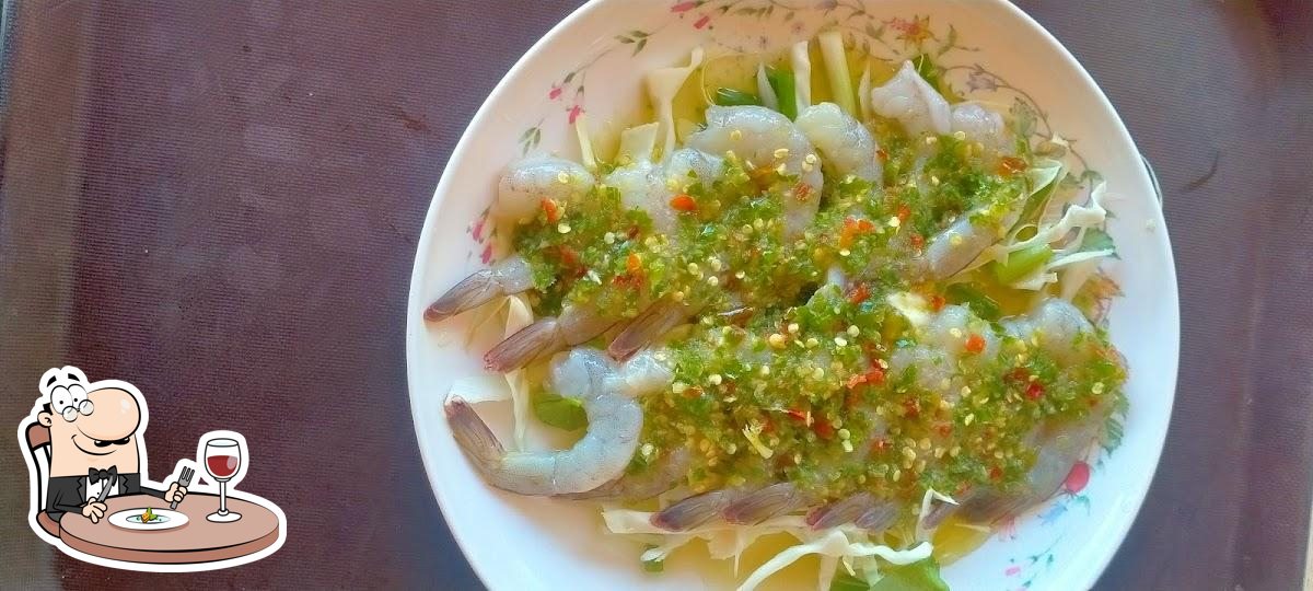 ร้านทางโค้งยำแซ่บ ยำ 20 บาท