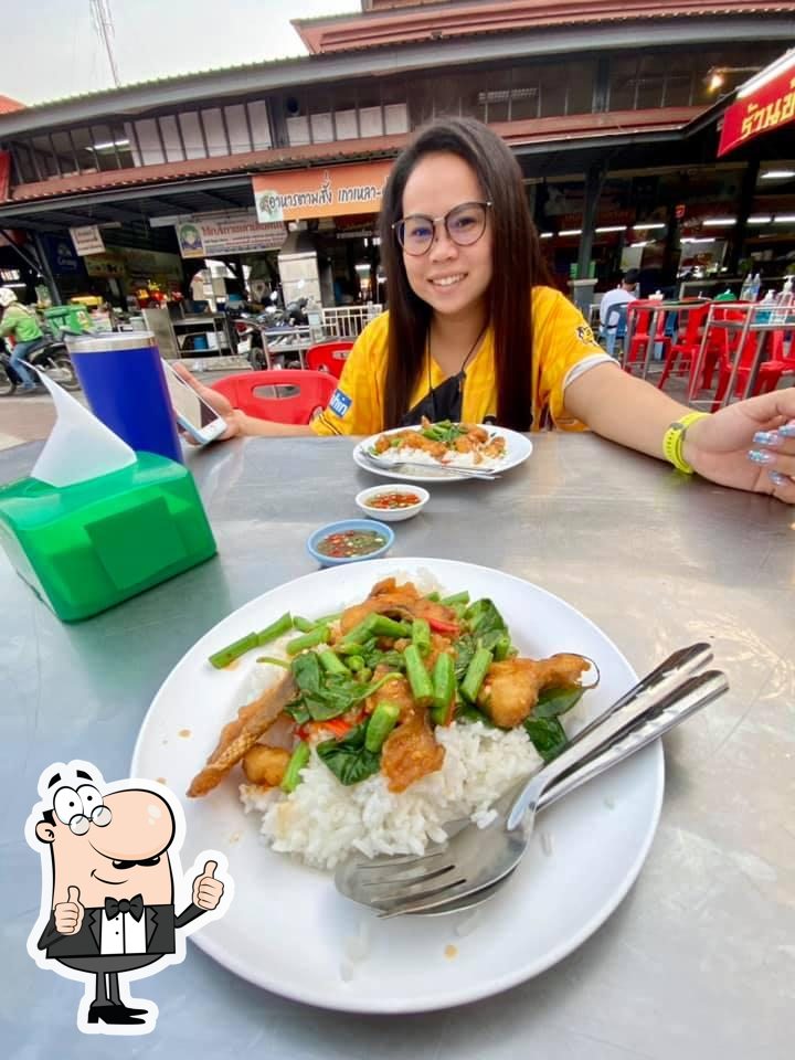 ร้านข้าวต้มเฮียจ้อย -สนามหญ้า