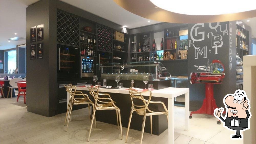 Gourmet Bar