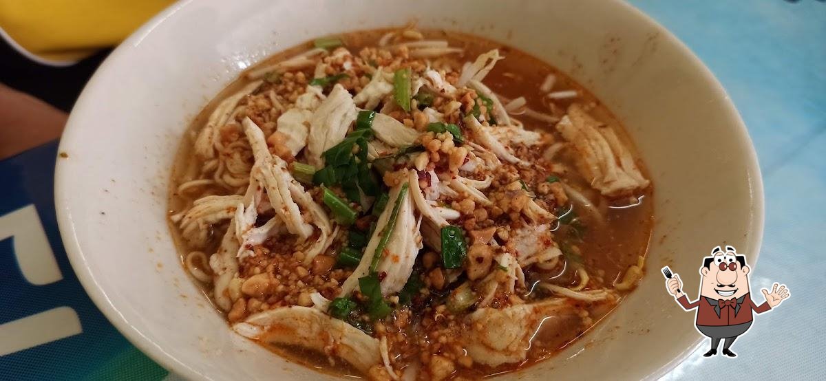 ร้านก๋วยเตี๋ยวไก่ฉีก ก๋วยเตี๋ยวหมูน้ำตก