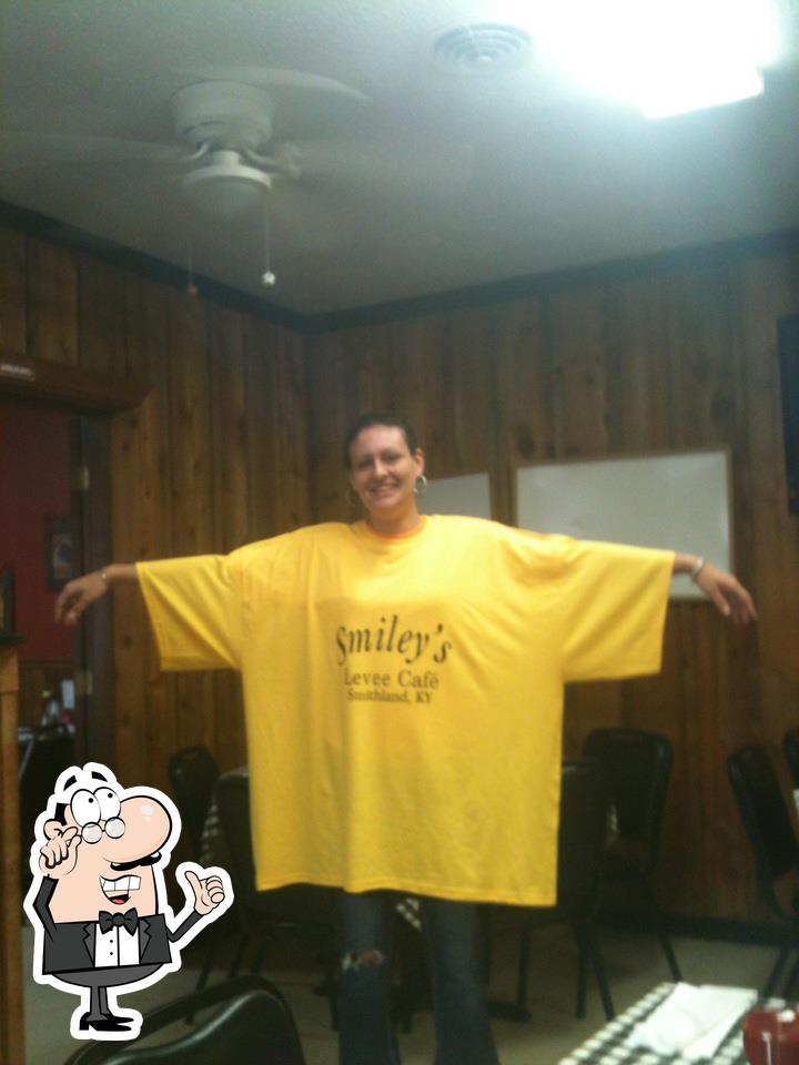 Smiley's Levee Cafe