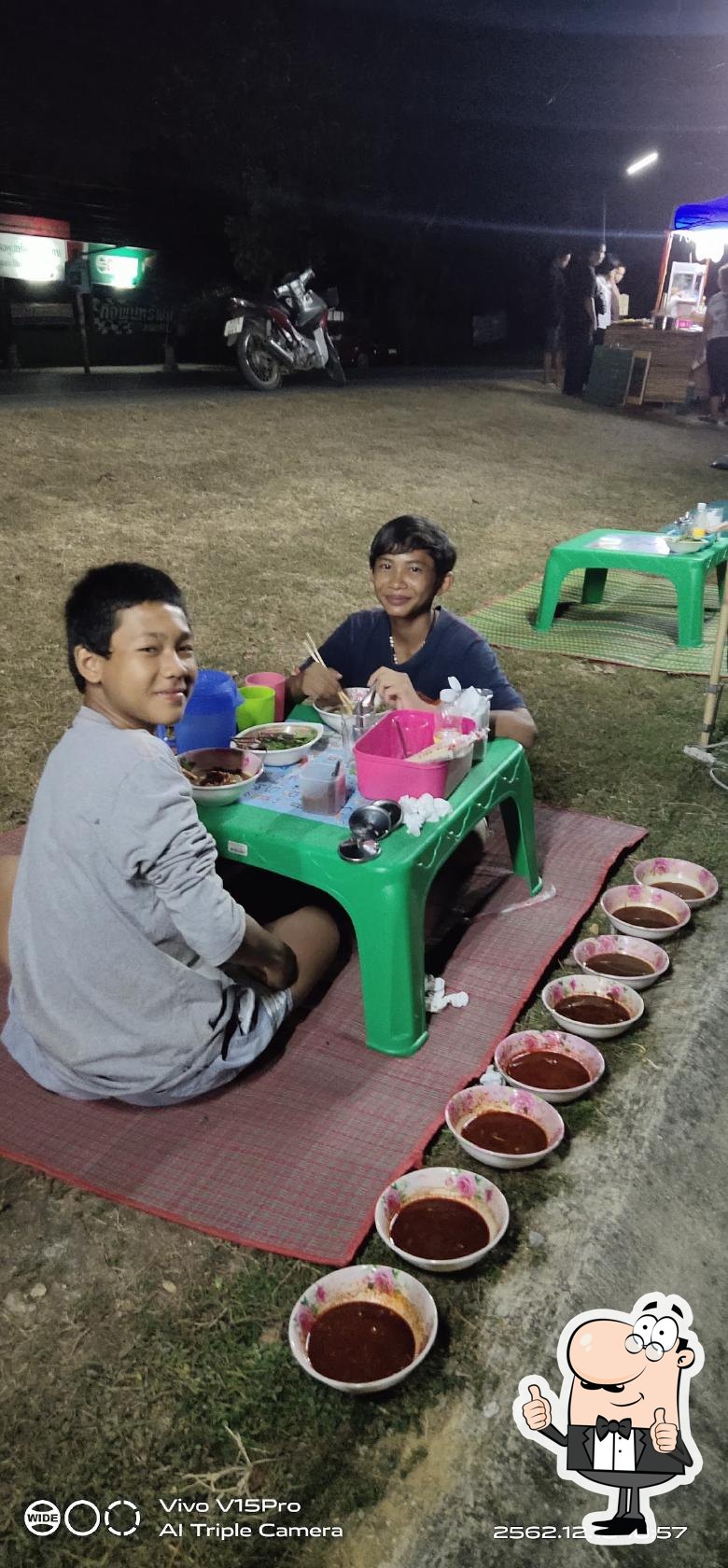 ร้านก๋วยเตี๋ยวริมทาง