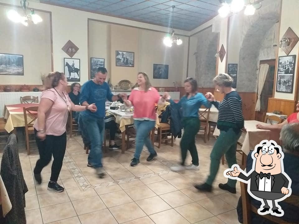 Ξενώνας-Ταβέρνα Η Γκούρα''