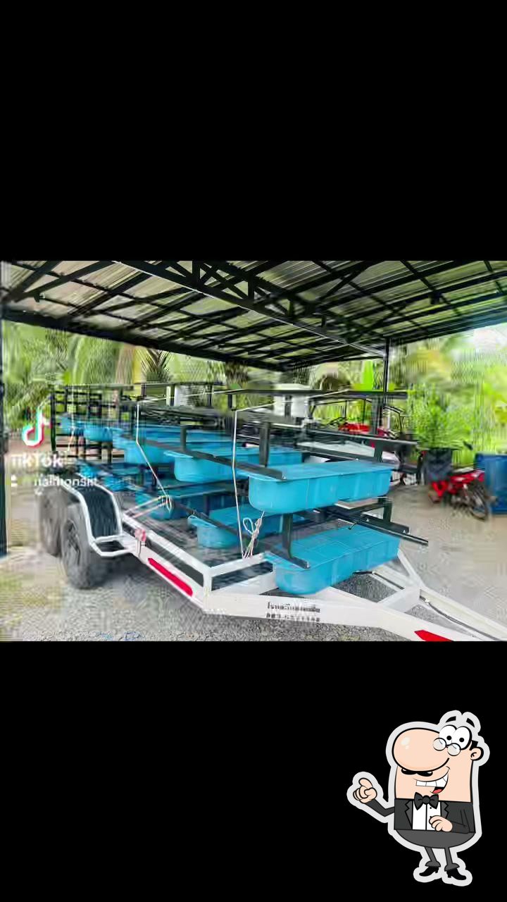 ร้านอาหารก๋วยเตี๋ยวเรือในสวน