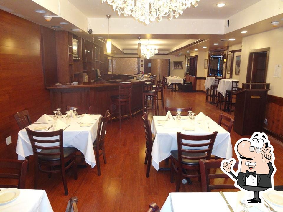 Broadway Medeterrianne restaurant&Bar