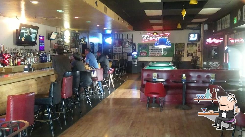 Buzz And Lees Cocktail Lounge