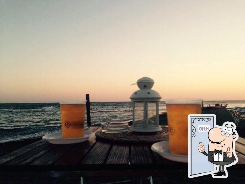 Victoria Beach Bar