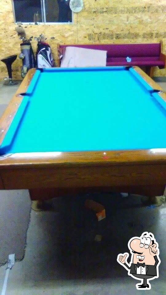 Breezy's Billiards & Pub