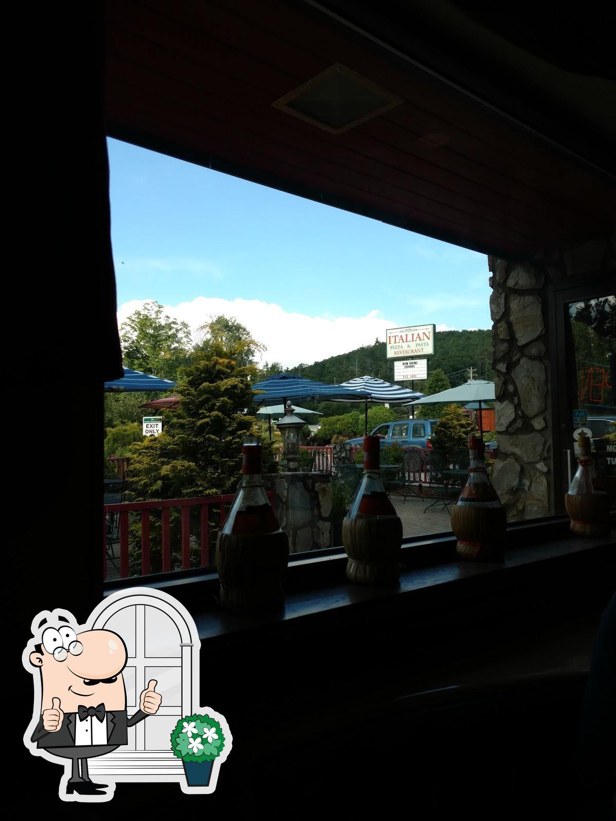 Cellucci's Italian Restaurant and Bar (Formerly the Italian Restaurant)