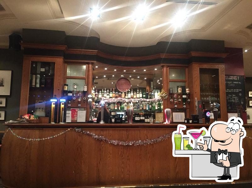 Macnabs Bar and Bistro