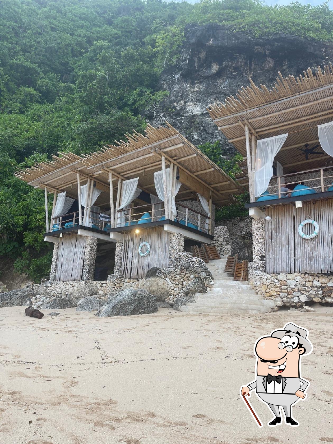 Sundays Beach Club