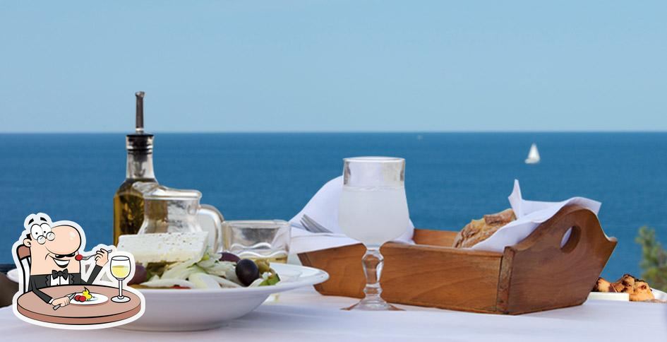 Taverna ''saronikos'' Corinth