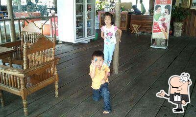 เรือนแพ สามช่องซีฟู๊ด Amphoe Takuatung