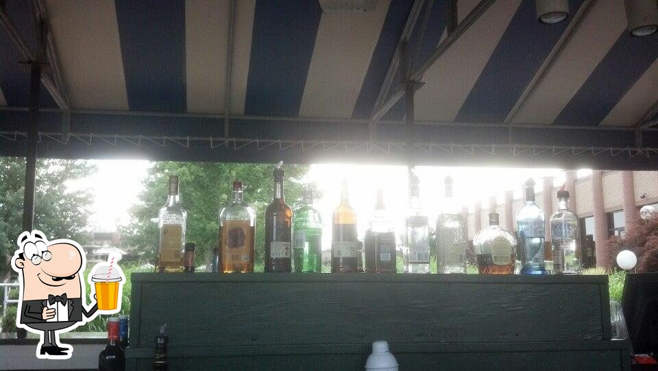Holiday Inn Pool Bar