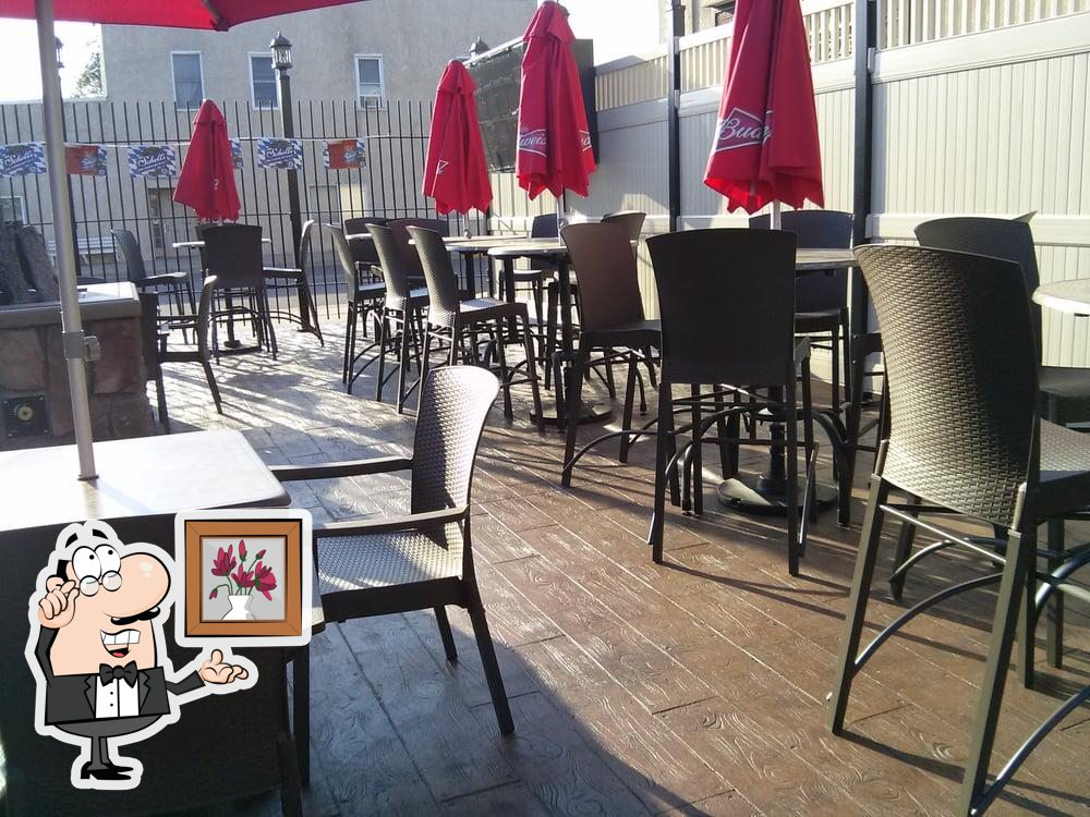 Triple Play Bar & Restaurant