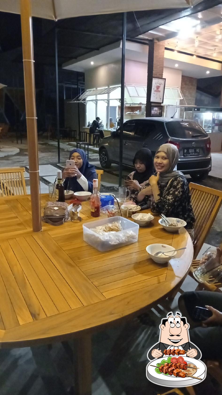 Istana Bakso Campur (Pak Ripin Kaliwining)