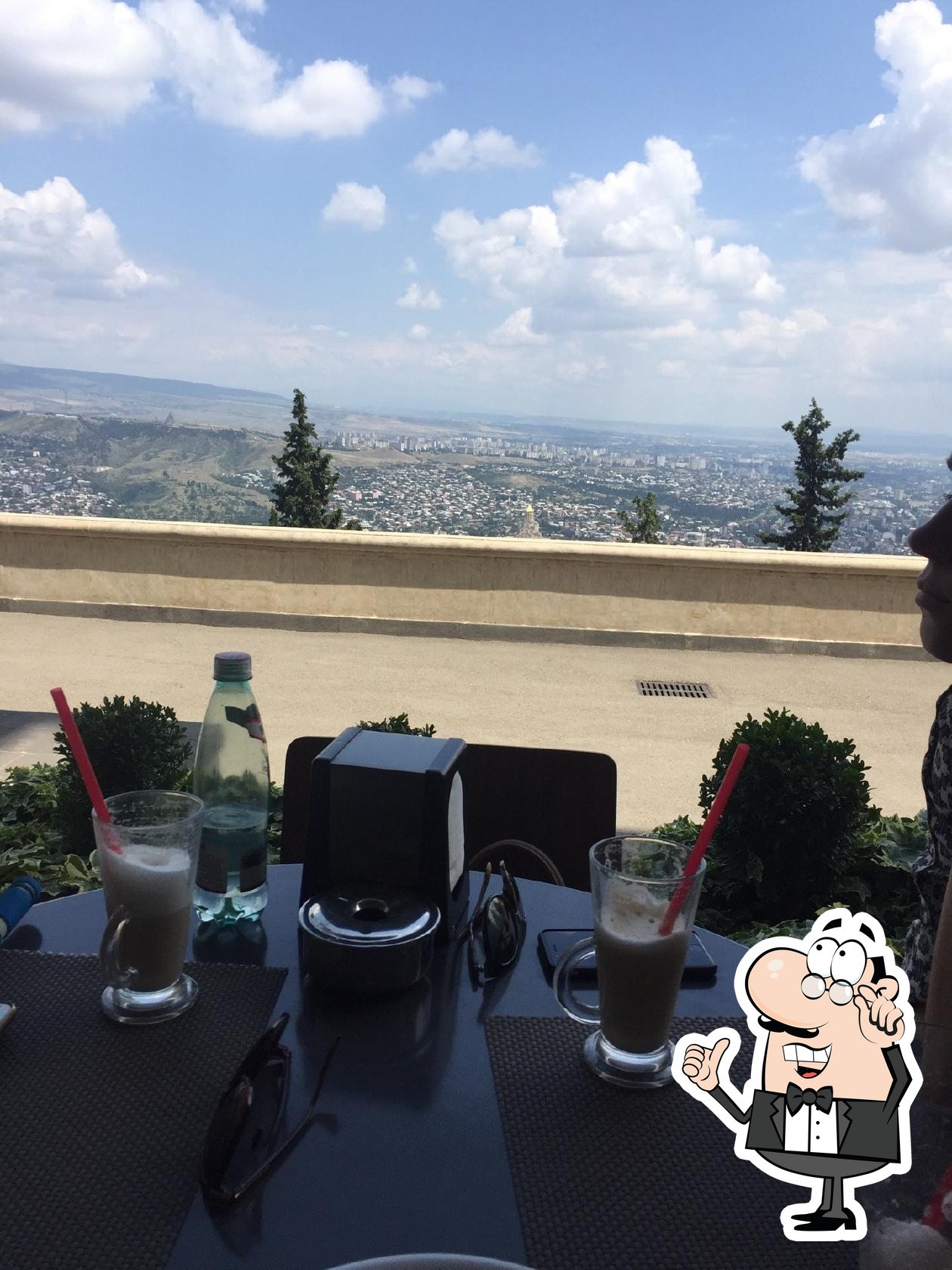 Посмотрите на внутренний интерьер "Funicular Complex".