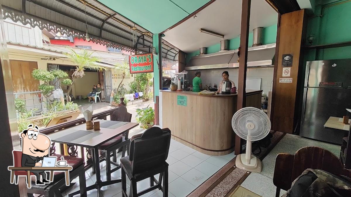 Забронируйте столик в "Oraya's Restaurant".