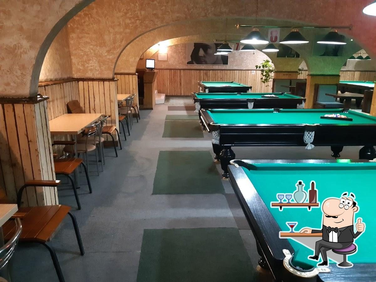 Интерьер "Bar Compromis".