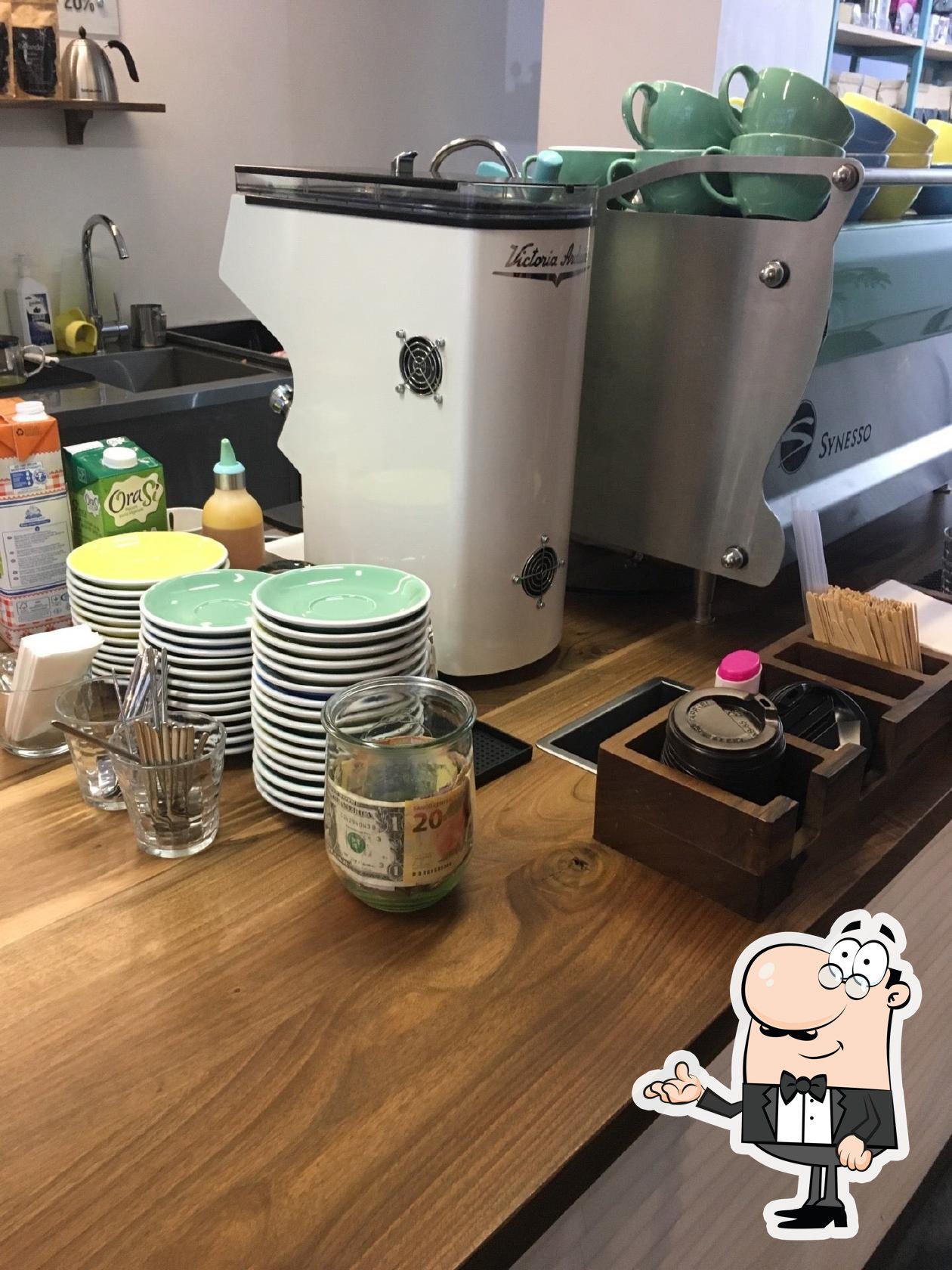 Забронируйте столик в "WHITE Coffeebar".