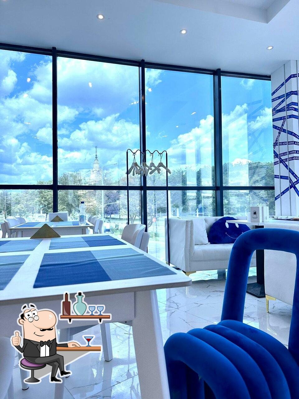 Интерьер "Left & Right".