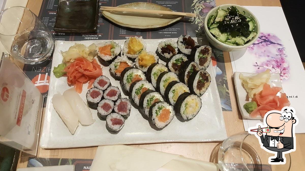 В "Shizen Restaurant & Sushi Bar" предлагают суши и роллы.