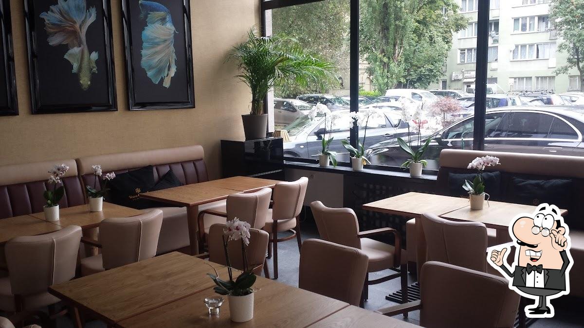 Посмотрите на внутренний интерьер "San Thai Restaurant".