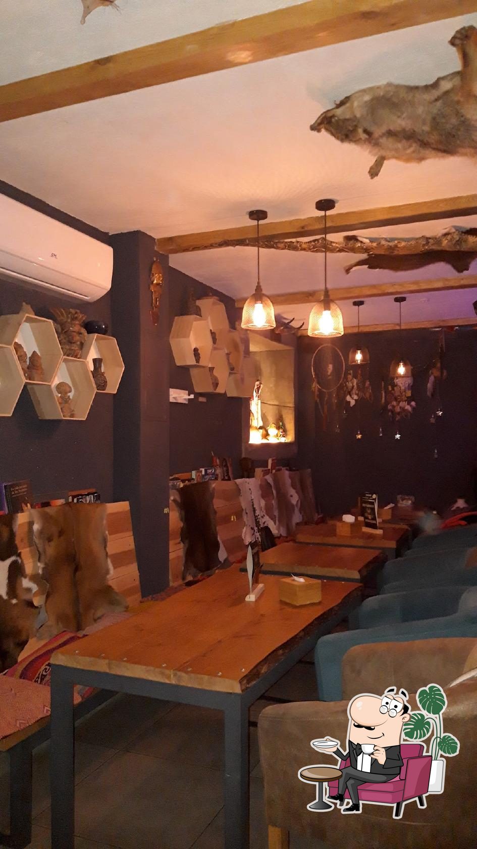 Забронируйте столик в "PONCHO Snack Art Bar".