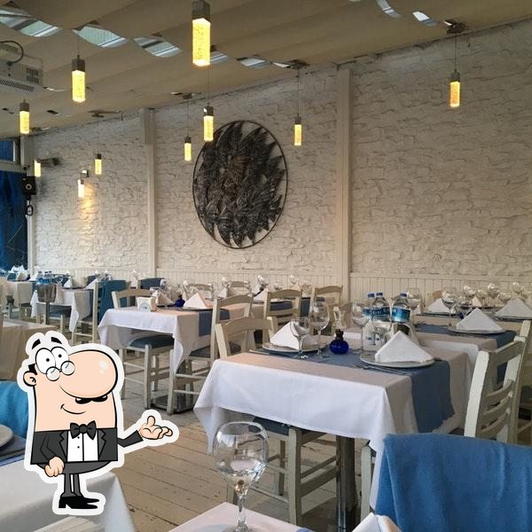 Посмотрите на внутренний интерьер "Eleos Restaurant".