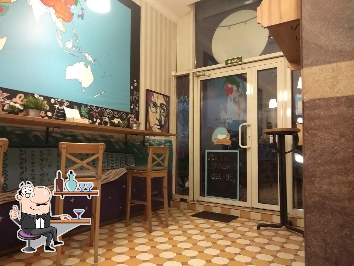 Интерьер "Кит, кофе и тепло".