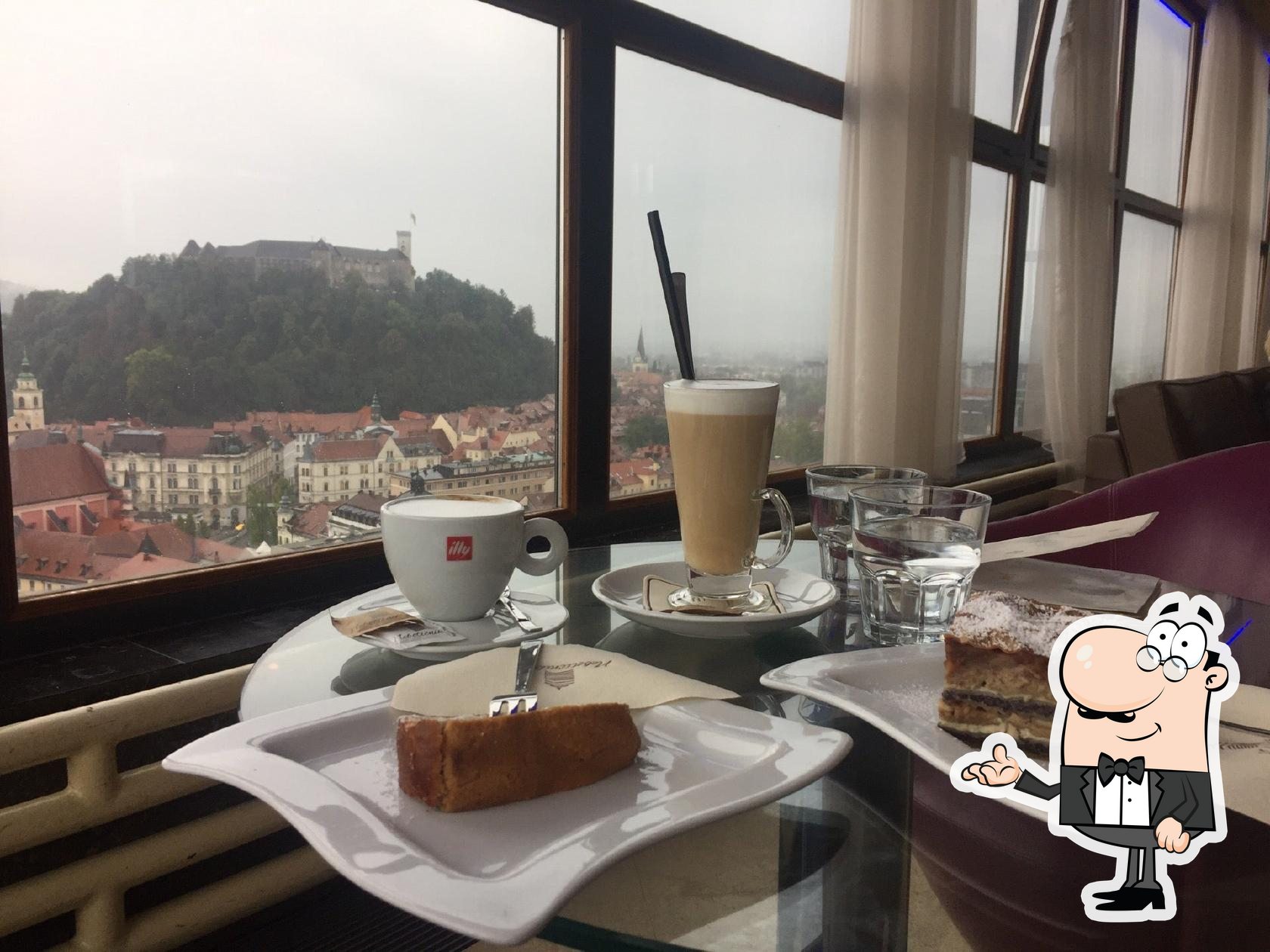 Забронируйте столик в "Caffe Nebotičnik".