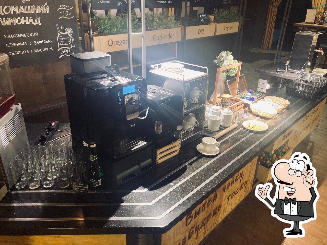 Посмотрите на внутренний интерьер "Resto-место Ближе".