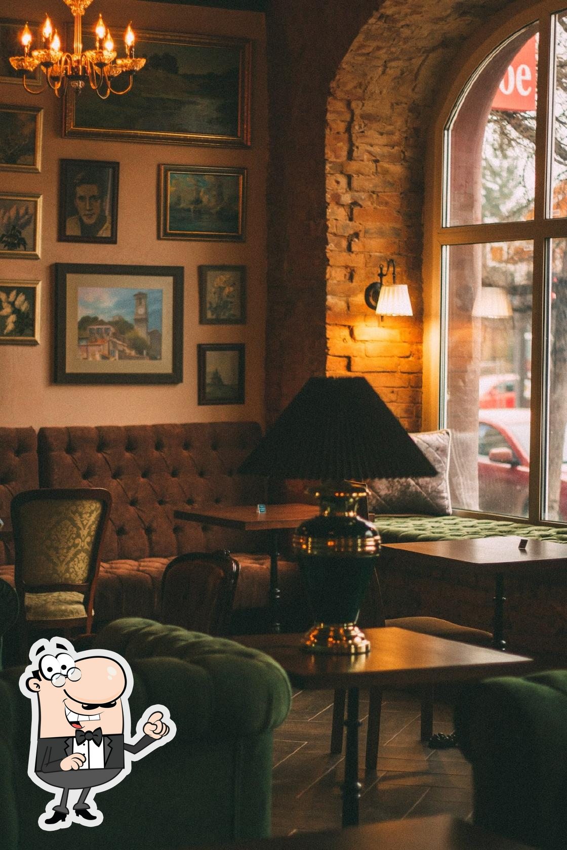 Посмотрите на внутренний интерьер "Pioner".