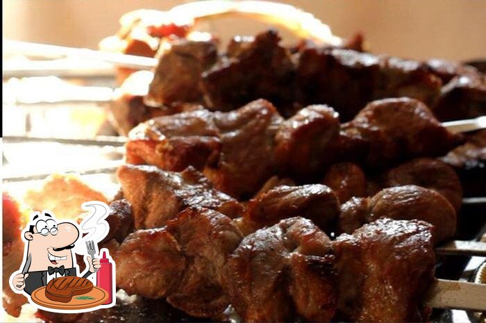 Мясные блюда подают в "Шашлык у Радика".