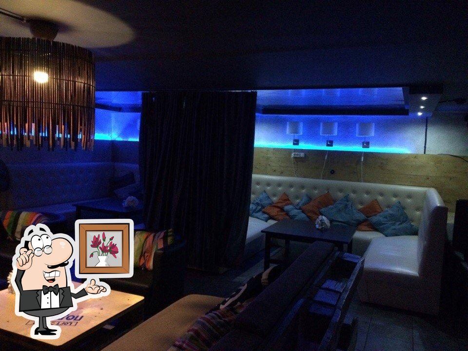 Забронируйте столик в "Loft Bar Подвал".