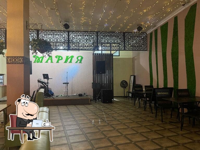 Посмотрите на внутренний интерьер "Мария".