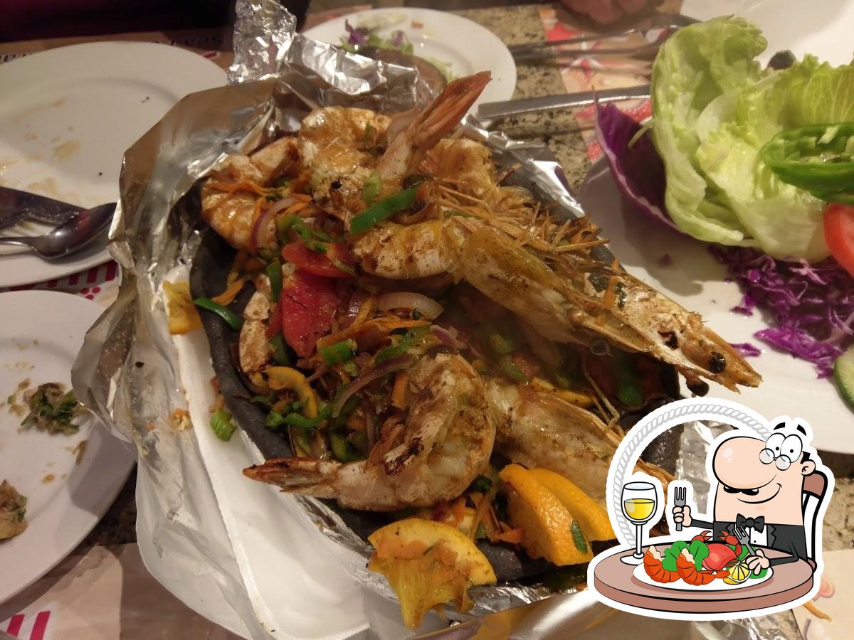 Гости  "Starfish Seafood Restaurant" могут  отведать  различные блюда из морепродуктов.