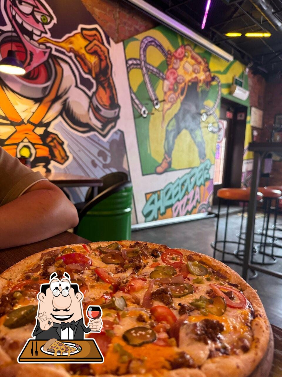 Попробуйте пиццу в "Shredder Pizza".