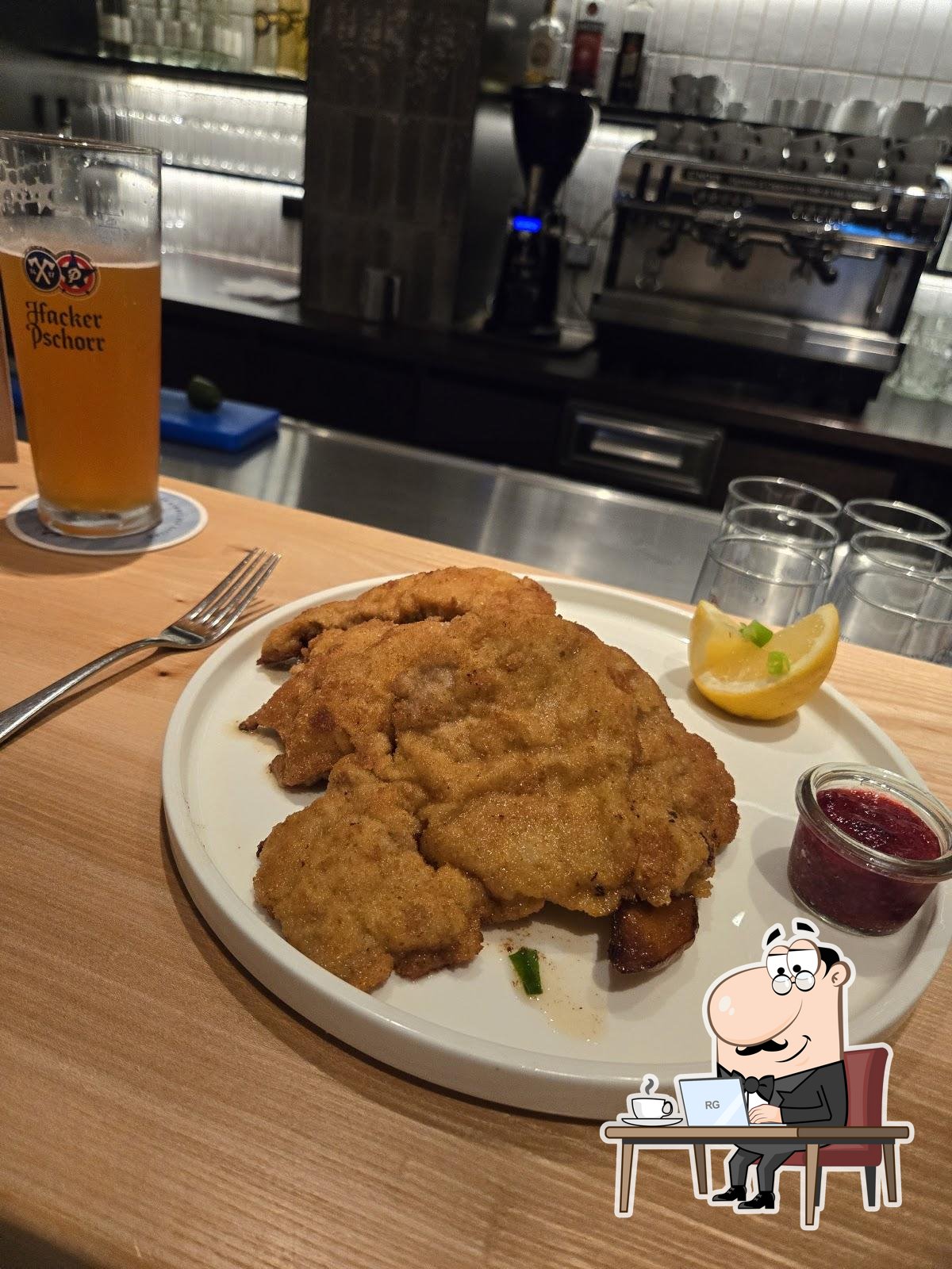 Посмотрите на внутренний интерьер "Wirtshaus Zum Straubinger".