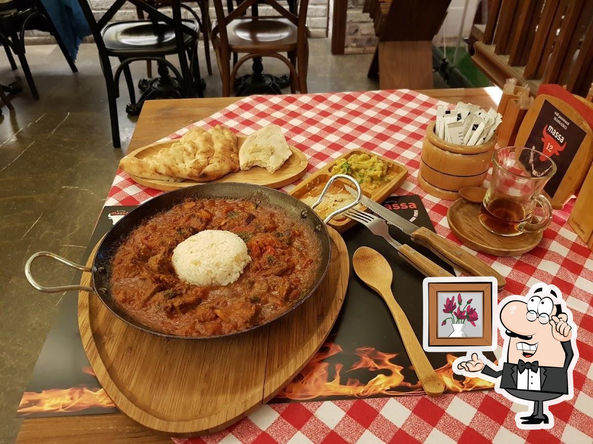 Посмотрите на внутренний интерьер "Massa Bistro".